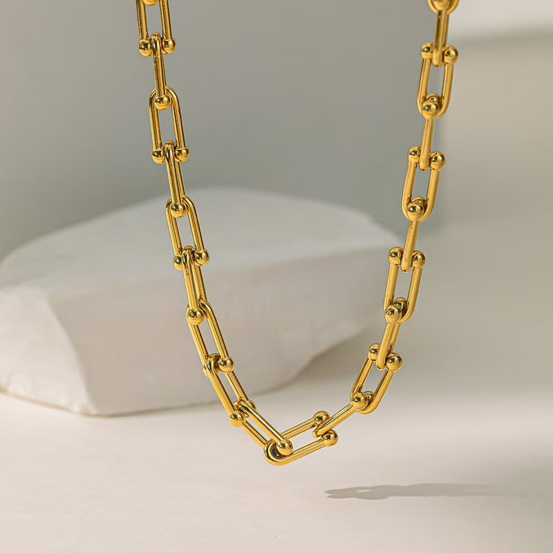 Titanium Steel 18K Gold U-shaped Vachette Clasp Necklace